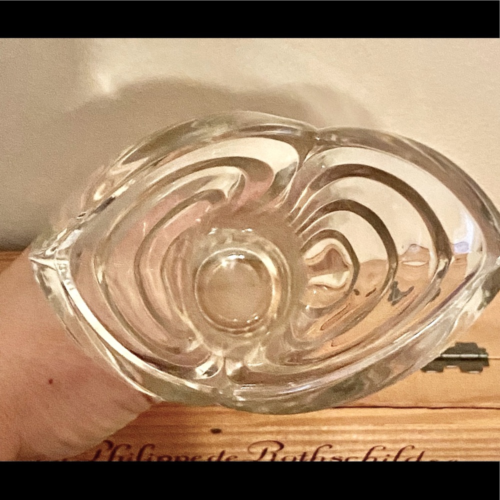 🎉HP🎉Heavy Swirled Clear Glass Tulip Rim Vase - Picture 3 of 8